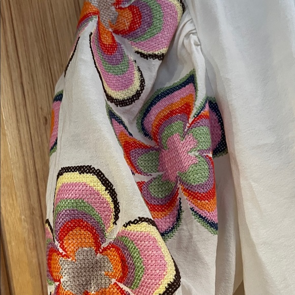 THML Floral Embroidered Cream Top EUC - Picture 2 of 6